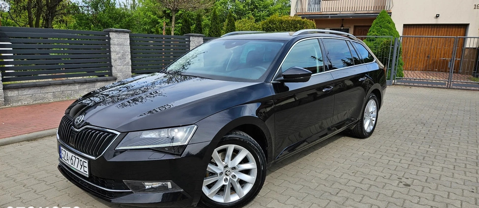 Skoda Superb cena 74904 przebieg: 211353, rok produkcji 2017 z Zawiercie małe 379